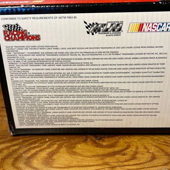 Racing Champions Rick Mast 75 Remington 1997 Thunderbird 1:24 Scale - Picture 3 of 6